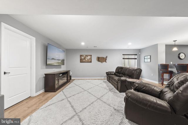 109 HEATHERWOOD CT, Pottstown, PA 19464