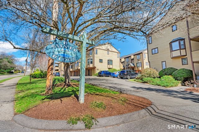 8 Oakwood Avenue APT B13, Norwalk, CT 06850