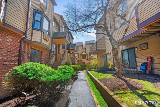 8 Oakwood Avenue APT B13, Norwalk, CT 06850