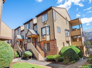 8 Oakwood Avenue APT B13, Norwalk, CT 06850