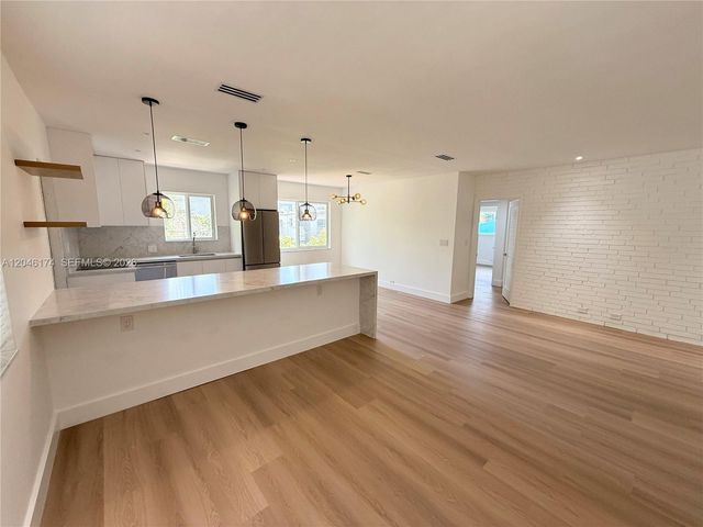 1155 98th St 4, Bay Harbor Islands, FL 33154