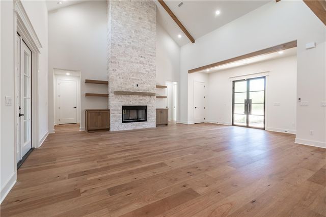 2531 N Oakland Zion Road, Fayetteville, AR 72703