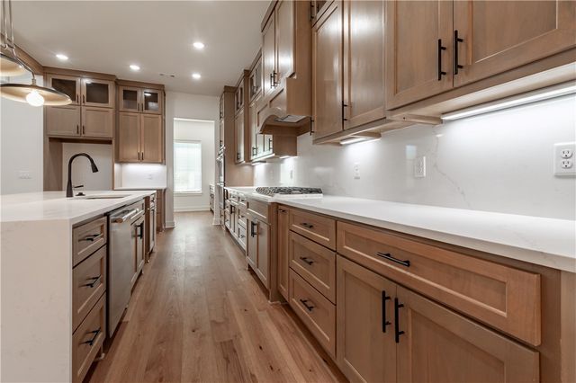 2531 N Oakland Zion Road, Fayetteville, AR 72703