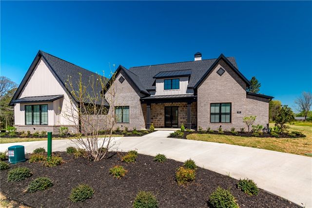 2531 N Oakland Zion Road, Fayetteville, AR 72703