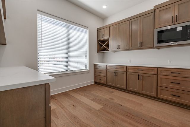 2531 N Oakland Zion Road, Fayetteville, AR 72703