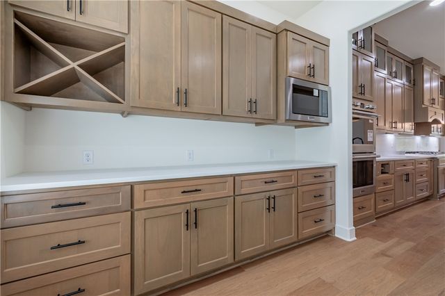 2531 N Oakland Zion Road, Fayetteville, AR 72703