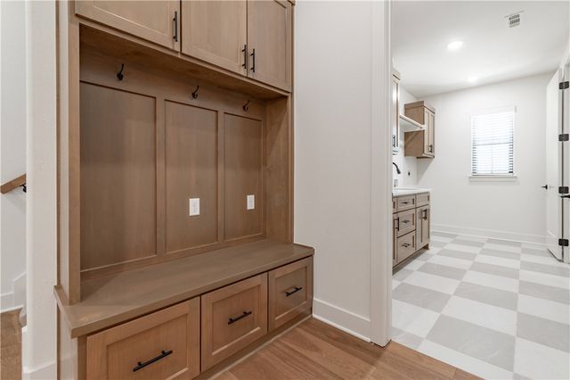 2531 N Oakland Zion Road, Fayetteville, AR 72703