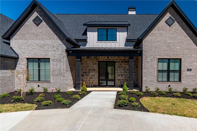 2531 N Oakland Zion Road, Fayetteville, AR 72703