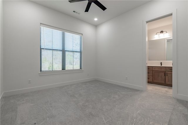 2531 N Oakland Zion Road, Fayetteville, AR 72703