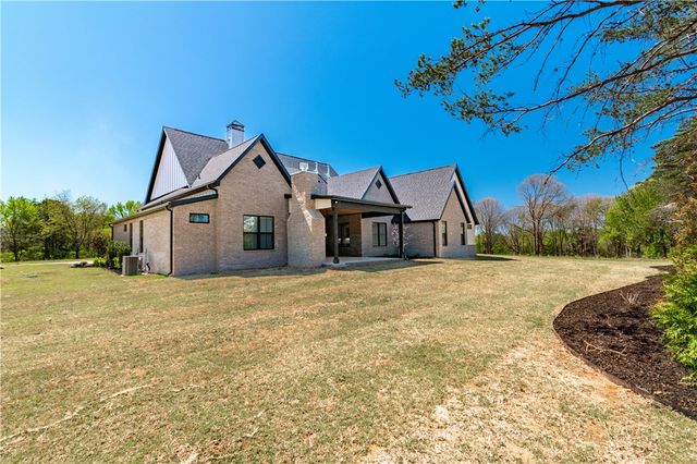 2531 N Oakland Zion Road, Fayetteville, AR 72703