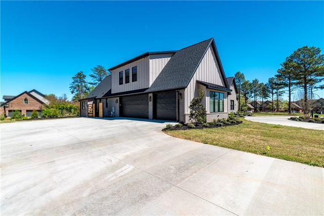 2531 N Oakland Zion Road, Fayetteville, AR 72703