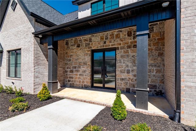 2531 N Oakland Zion Road, Fayetteville, AR 72703