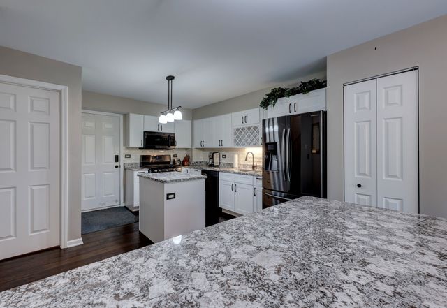 1216 APPALOOSA Way, Bartlett, IL 60103