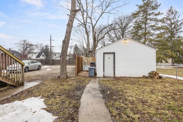 621 N HURON STREET, De Pere, WI 54115