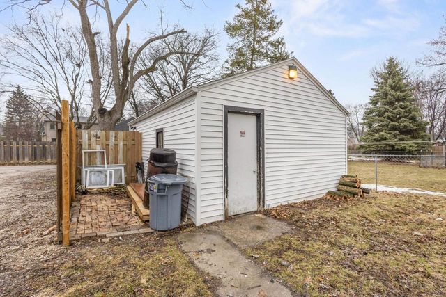 621 N HURON STREET, De Pere, WI 54115