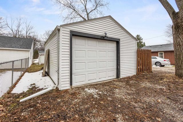 621 N HURON STREET, De Pere, WI 54115