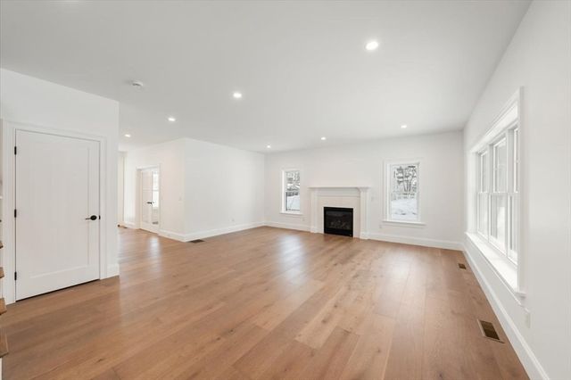 37 Longfellow Rd, Natick, MA 01760