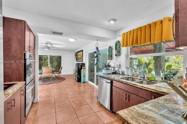 10612 SW 128th Pl, Miami, FL 33186