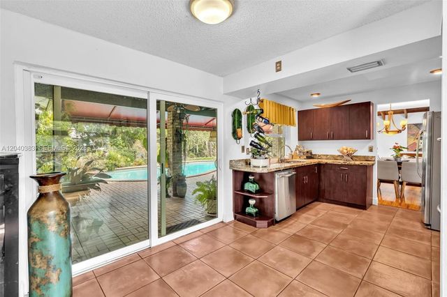 10612 SW 128th Pl, Miami, FL 33186