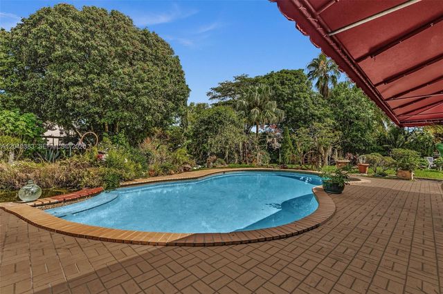 10612 SW 128th Pl, Miami, FL 33186