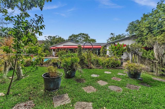 10612 SW 128th Pl, Miami, FL 33186