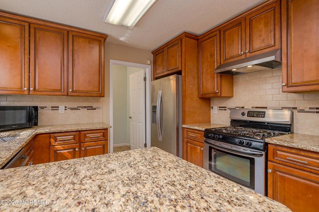 60 Glenn Oaks Court, Old Bridge, NJ 08857