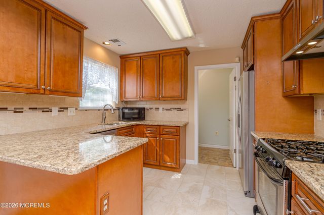 60 Glenn Oaks Court, Old Bridge, NJ 08857