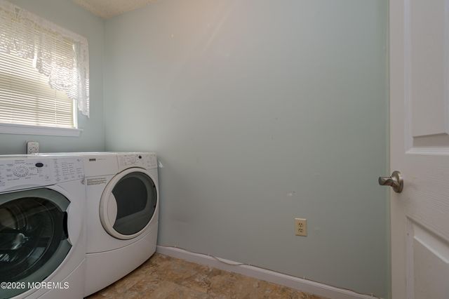 60 Glenn Oaks Court, Old Bridge, NJ 08857