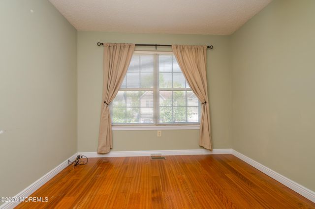 60 Glenn Oaks Court, Old Bridge, NJ 08857