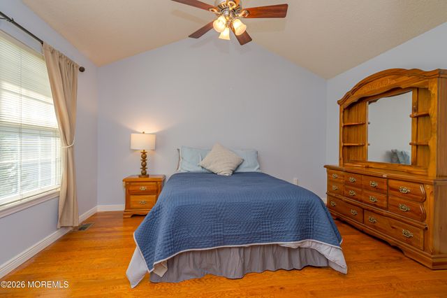 60 Glenn Oaks Court, Old Bridge, NJ 08857