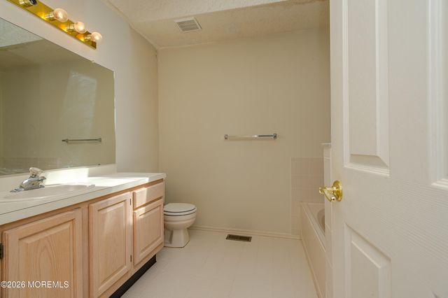 60 Glenn Oaks Court, Old Bridge, NJ 08857