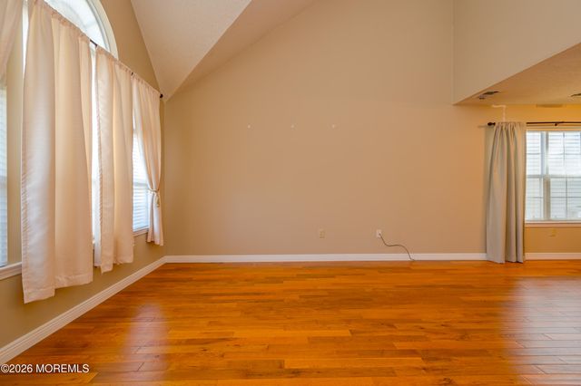 60 Glenn Oaks Court, Old Bridge, NJ 08857