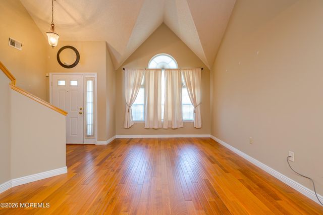60 Glenn Oaks Court, Old Bridge, NJ 08857