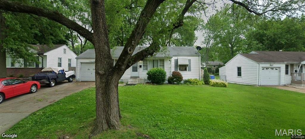 150 Saint Daniel Lane, Florissant, MO 63031