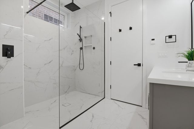 5824 N Lincoln Avenue 2S, Chicago, IL 60659