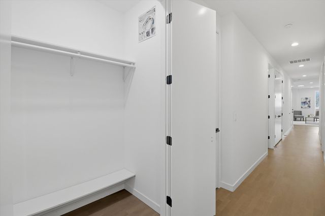 5824 N Lincoln Avenue 2S, Chicago, IL 60659