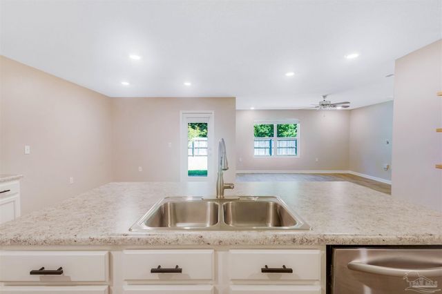6293 Churchill Cir, Milton, FL 32583