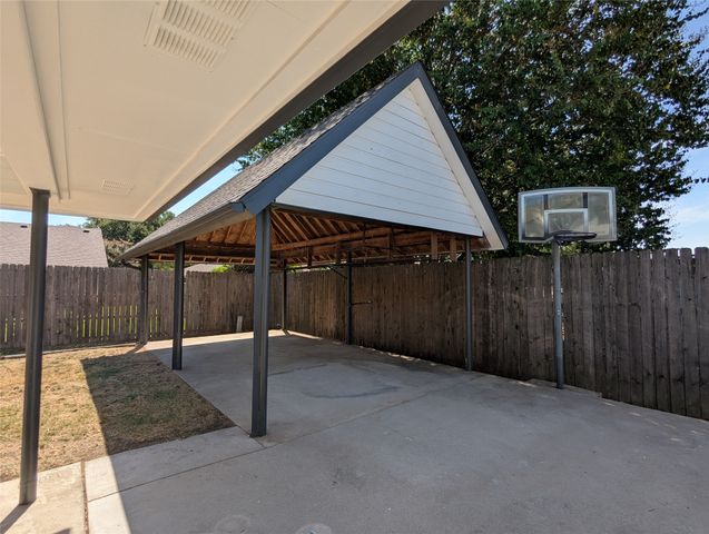 2916 Woodbridge Drive, Bedford, TX 76021