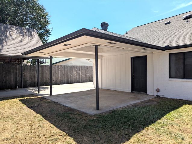 2916 Woodbridge Drive, Bedford, TX 76021