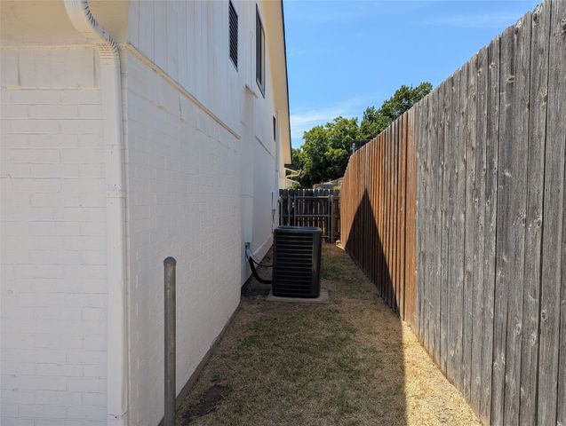 2916 Woodbridge Drive, Bedford, TX 76021