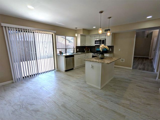 2916 Woodbridge Drive, Bedford, TX 76021
