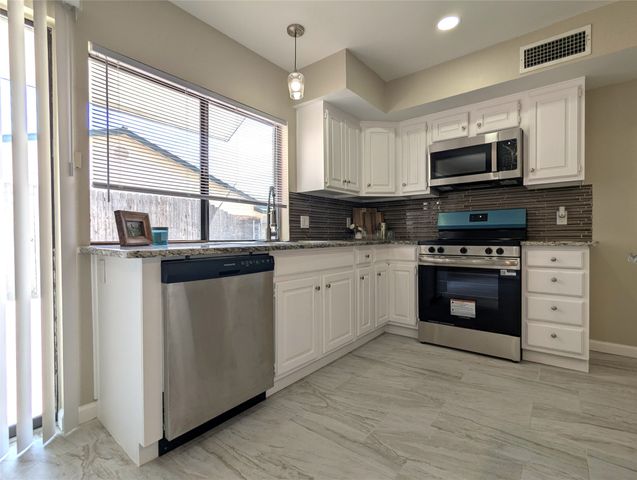 2916 Woodbridge Drive, Bedford, TX 76021