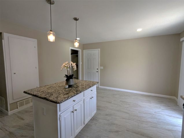 2916 Woodbridge Drive, Bedford, TX 76021