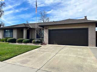 3006 Melbourne Ct, Pleasanton, CA 94588