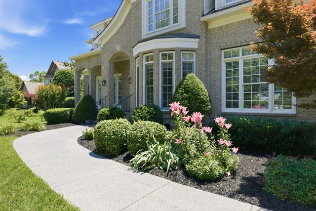 1728 Surrey Dr, Brentwood, TN 37027