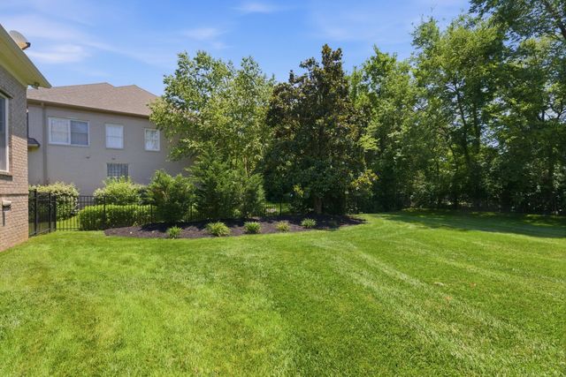 1728 Surrey Dr, Brentwood, TN 37027