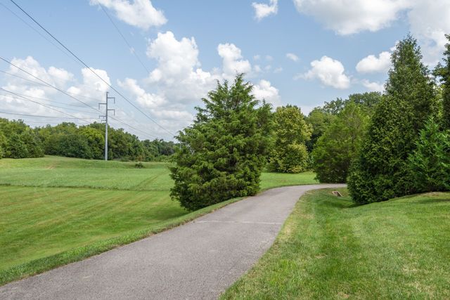 1728 Surrey Dr, Brentwood, TN 37027