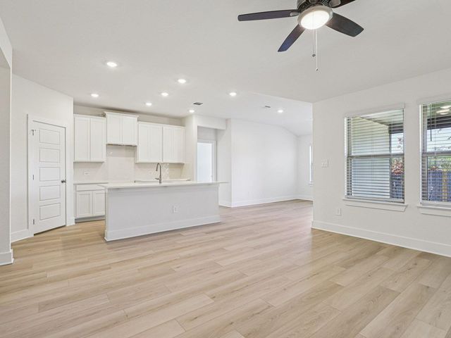 775 Sue Peaks LOOP, Dripping Springs, TX 78620