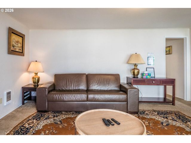 1933 Nw HARBOR Ave, Lincoln City, OR 97367