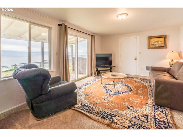 1933 Nw HARBOR Ave, Lincoln City, OR 97367